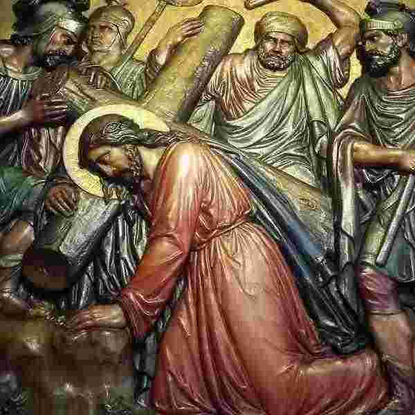 Der Kreuzweg Jesu Christi: Jesus fällt unter der Last des Kreuzes