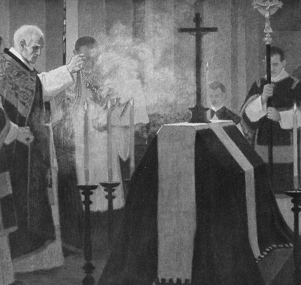 Totenmesse: Der Priester steht vor dem Sarg und inzensiert mit Weihrauch den Sarg.