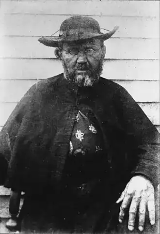 Pater Damien, aufgenommen 1889 – Wochen vor seinem Tod – in der St.-Philomena-Kirche in der Siedlung