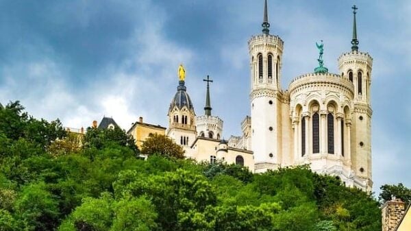 Unsere Liebe Frau von Fourvière: die Basilika in Lyon ist eine Wallfahrtskirche, der Muttergottes Maria geweiht.