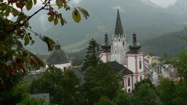 Blick von oben auf die Basilika Mariazell