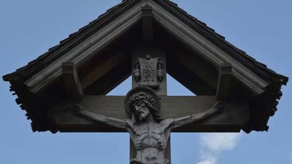 Ein Wegkreuz als Erinnerung und Schule der Geduld im Leiden